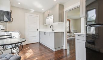 91 Grove St, Clinton, CT 06413