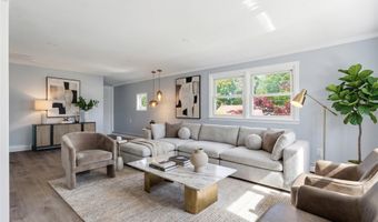 7 Penndale Dr, Amityville, NY 11701