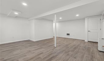 101 Bateman Ave, Cranston, RI 02920
