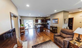 1716 Miller Ln, Aberdeen, SD 57401