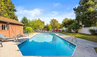 743 N Shore Rd, Absecon, NJ 08201