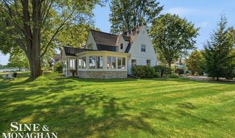 206 Edgewater Dr, Algonac, MI 48001