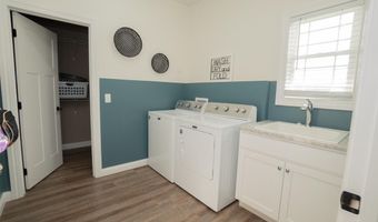 106 Timber Trl, Anna, OH 45302