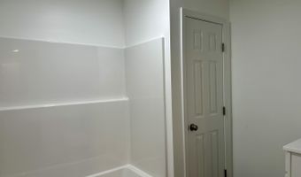 29 Village Cir, Augusta, ME 04330