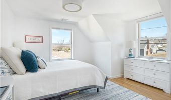 433 Wolcott Ave, Middletown, RI 02842