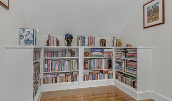 2 Sunnyfield Ln, Falmouth, ME 04105