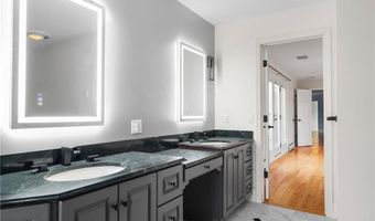 38 Miss Fry Dr, East Greenwich, RI 02818