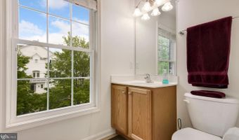2427 FORT Dr, Alexandria, VA 22303