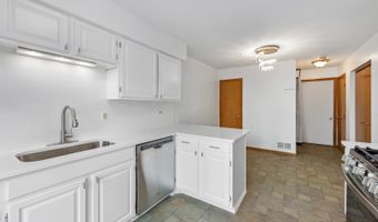 39911 Golf Ln, Antioch, IL 60002