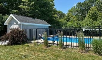 7 Hidden Meadows Dr, Charlestown, RI 02813