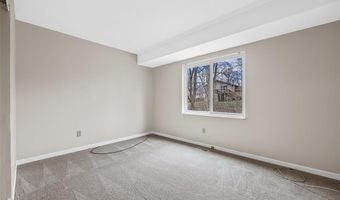 215 Shadyoak Dr, Ballwin, MO 63021