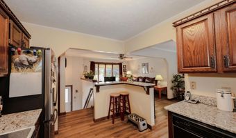 8 Beckmann Ln, Nashua, NH 03062