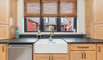 105 E 4th St, Augusta, KY 41002