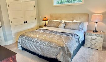20 Robert Ave, Warwick, RI 02818