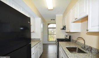 3318 WOODBURN VILLAGE Dr 32, Annandale, VA 22003