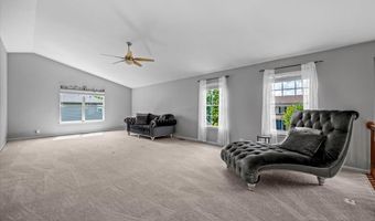 2317 Barrett Dr, Algonquin, IL 60102