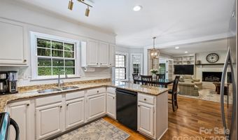 4301 Meadowridge Dr, Charlotte, NC 28226