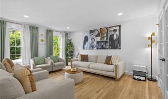 194 Council Rock Rd, Cranston, RI 02921