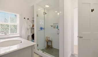 5 Division St, Newport, RI 02840