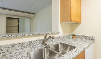 75 S REYNOLDS St 318, Alexandria, VA 22304