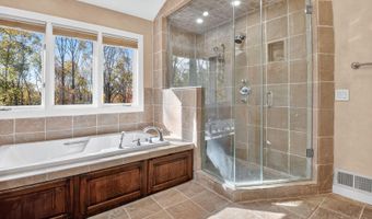 9209 VENDOME Dr, Bethesda, MD 20817