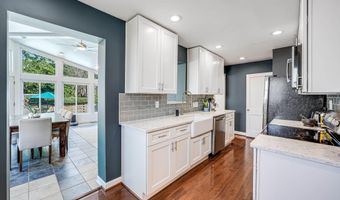 7306 WAYNE Dr, Annandale, VA 22003