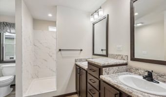 7368 NE BERWICK Dr 11, Ankeny, IA 50021