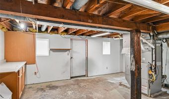 203 E 4th St, Anamosa, IA 52205