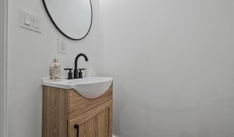 305 34TH Pl NE, Washington, DC 20019