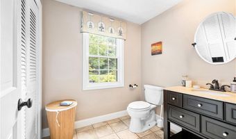 36 Daniel Dr, North Kingstown, RI 02852