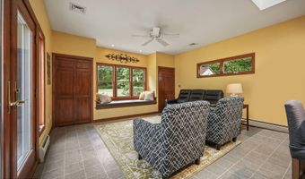 13 Swartzel Dr, Middletown, NJ 07748