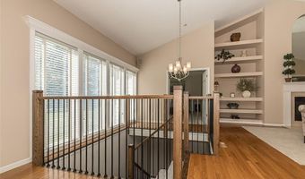 573 Castle Ridge Dr, Ballwin, MO 63021