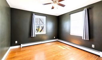 19 Hillside Ave, Newport, RI 02840