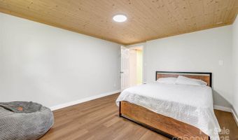 1 Glen Cove Rd, Arden, NC 28704