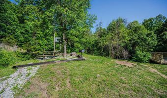 22 Randa Smith Rd, Beattyville, KY 41311