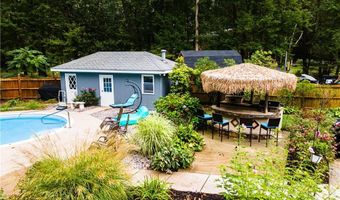 44 Heritage Dr, Warwick, RI 02818