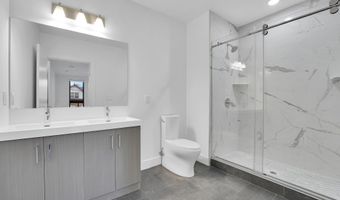 117 W 2ND St 202, Bayonne, NJ 07002
