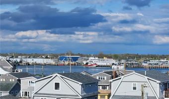 6 MacAlder St, Narragansett, RI 02882