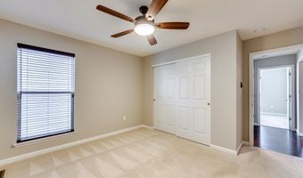 925 Meramec Grove Dr, Ballwin, MO 63021