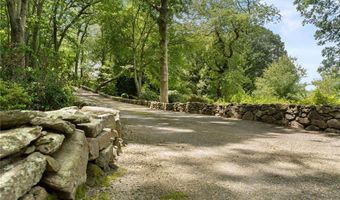 125 Woodruff Ave, Narragansett, RI 02882