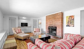172 Eustis Ave, Newport, RI 02840