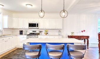 29 Lake Ave, Barrington, RI 02806