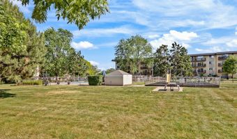 2214 S Goebbert Rd 178, Arlington Heights, IL 60005