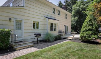 11 Lyon Rd, Middletown, NJ 07748