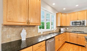 19704 STANFORD HALL Pl, Ashburn, VA 20147