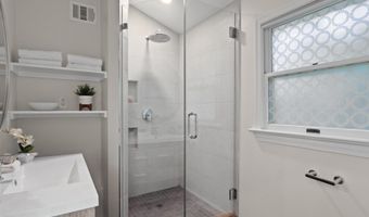 1453 N LONGFELLOW St, Arlington, VA 22205