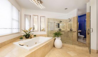 3707 NE 214th St 14, Aventura, FL 33180