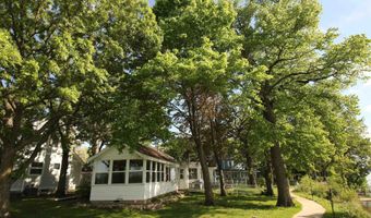 162 Pillsbury Pt, Arnolds Park, IA 51331