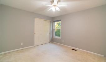 570 Castle Ridge Dr, Ballwin, MO 63021