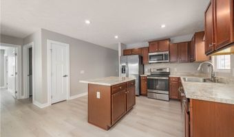 373 Pebble Creek Ct, Amherst, OH 44001